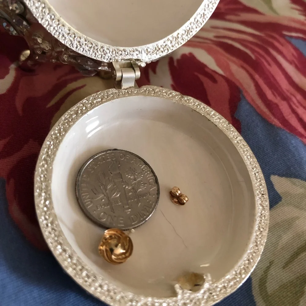 Small Garnet Gold studs, stamped 585. - Picture 6 of 8